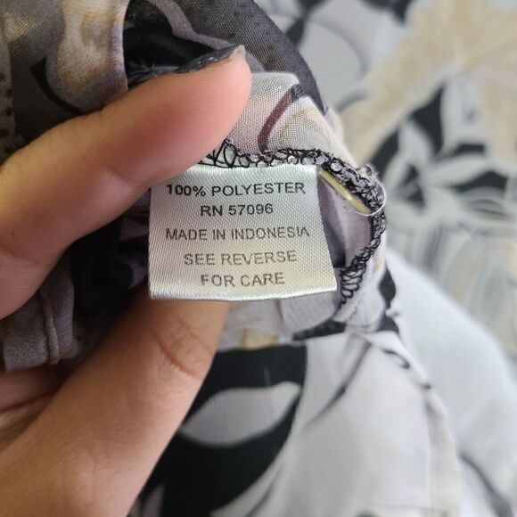 Nicola Sheer Button Up Top - Picture 7 of 8